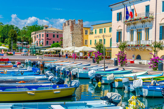 Italy, Veneto, Bardolino, Harbor and townhall
