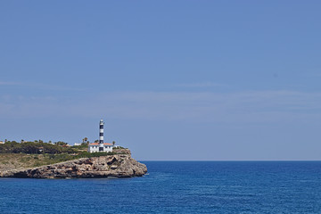 Fototapeta premium lighthouse on a land tongue in the ocean