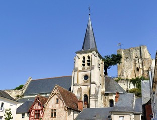 Eglise Sainte-Croix et donjon du château médiéval de Montrichard  