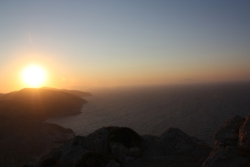 Obraz premium Folegandros island in the Aegean at sunset: landscape and architecture