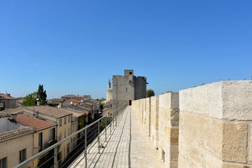 Fototapeta na wymiar Tours et remparts d’Aigues-Mortes