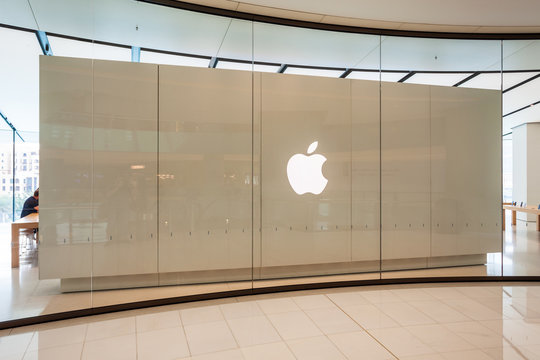 Apple Store In Dubai Mall, UAE