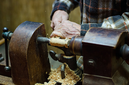 Tornitore del Legno artigianale - Vecchio mestiere