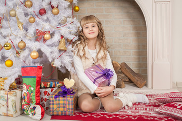  Girl, Christmas tree, gifts and toys