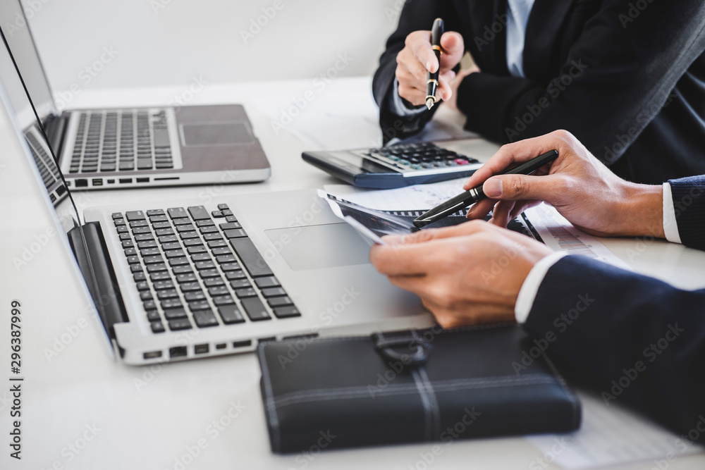 Aufkleber business team investment working with computer and analysis graph stock market trading with stock ch