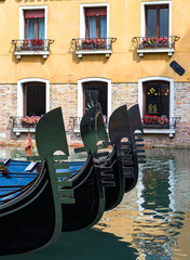 Fototapeta na wymiar Venezia - Venice - Gondole sul canale