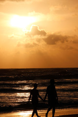 Traumhafter Sonnenuntergang am Indischen Ozean