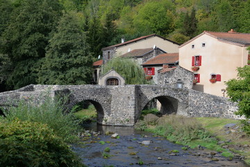 Fototapeta na wymiar Vieux Pont