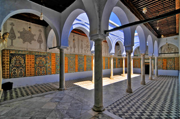 Meczet Cyrulika (Zawija Sidi Sahab) w tunezyjskim mieście Kairoun - obrazy, fototapety, plakaty