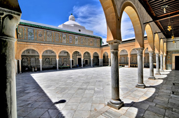 Meczet Cyrulika (Zawija Sidi Sahab) w tunezyjskim mieście Kairoun - obrazy, fototapety, plakaty