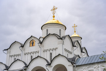 Fototapeta na wymiar Cathedral in the Holy Convent of the Intercession (Pokrovsky Monastery) in Suzdal, a well preserved old Russian town-museum. A member of the Golden ring of Russia