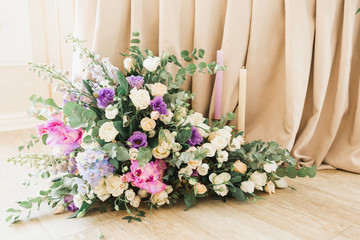 Floral wedding decoration. Wedding table setting decorated with fresh flowers. Wedding floristry. Bouquet with roses, eustoma and eucalyptus leaves.