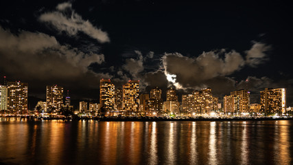 Fototapeta na wymiar Honolulu night-scape with full moon above