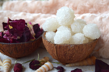 Fototapeta na wymiar White Dead sea salt in coconut bowl, For alternative medicine, Herbal therapy