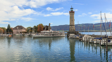 Einfahrt in den Hafen von Lindau im Bodensee