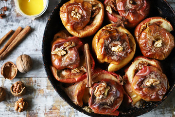Baked apples with cinnamon and honey. Selective focus. Macro.