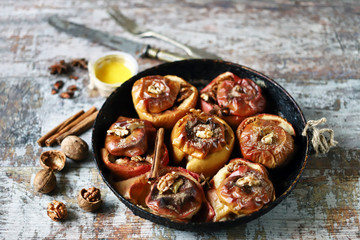 Baked apples with cinnamon and honey. Selective focus. Macro.