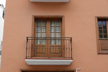 Mediterraner Balkon mit Fenster