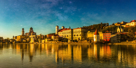 Panorama Skyline von Passau bei Nacht 