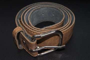 CINTURON DE CABALLERO HECHO A BASE DE CUERO 