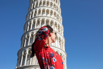 Wunderschöne Elegante Frau im Kleid in Pisa Italien