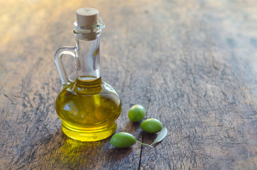 Obraz na płótnie Canvas Olive oil and berries