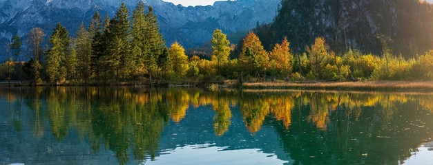 Almsee in Oberösterreich bei Sonnenuntergang im Herbst Panorama