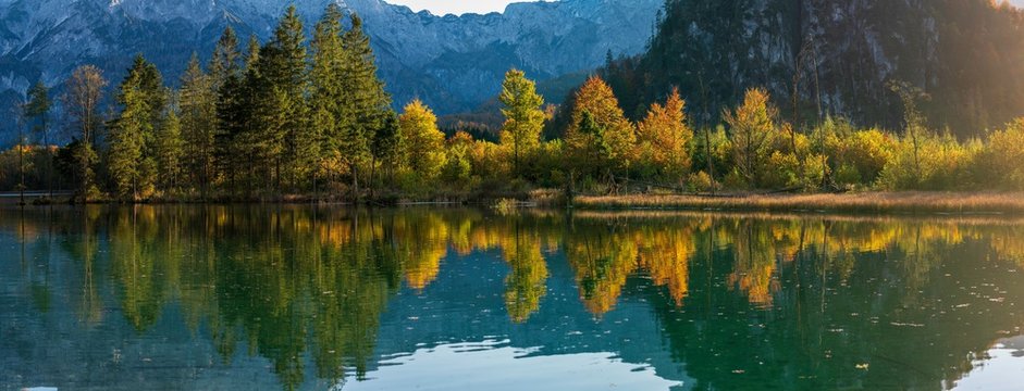 Almsee in Ober&ouml;sterreich bei Sonnenuntergang im Herbst Panorama