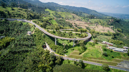 Fototapeta na wymiar Vista aérea del Puente Helicoidal Pereira Manizales en Risaralda Colombia