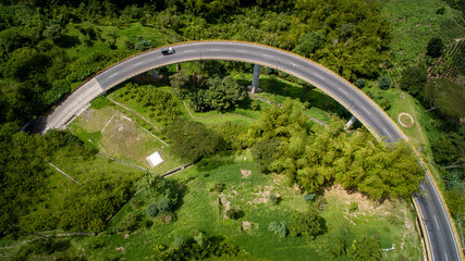 Vista aérea de Puente Helicoidal Pereira Manizales en Risaralda Colombia