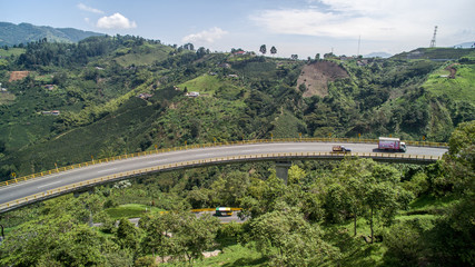 Vista aérea de Puente Helicoidal Pereira Manizales en Risaralda Colombia