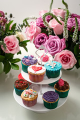 Arreglos florales y decoración para mesa y obsequios 