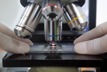 This is a microscope used for the detection of pathogens such as bacteria, fungi, protozoa. and malaria etc. Suitable for scientists Medical technologist and medical scientists