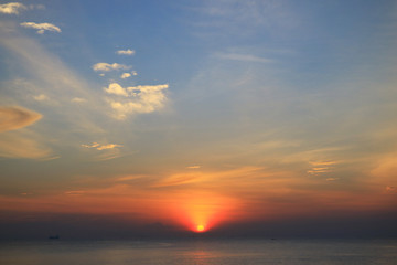 Fototapeta premium beautiful sunrise on the sea