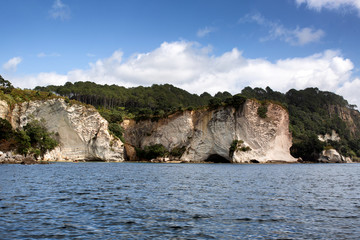 Fototapeta na wymiar Cliffs and rock formations along the coastline of Cathedral Cove
