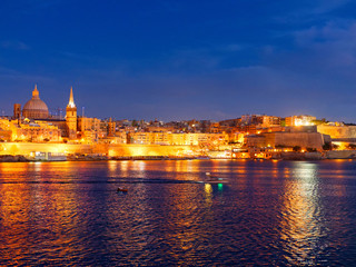 Fototapeta na wymiar Beautiful panorama of Valletta by night. Malta.