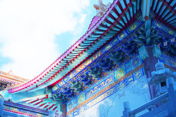 Fototapeta na wymiar Beautiful angle of a Chinese temple under blue and cloudy sky