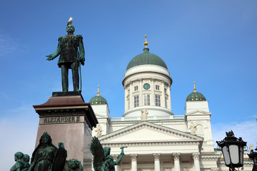 Fototapeta na wymiar Alexander II Statue am Senatsplatz in Helsinki. Finland