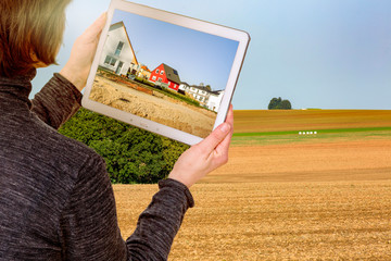 With Tablet-PC in the planning of a new resettlement © Edler von Rabenstein