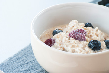 Oatmeal porridge with berries