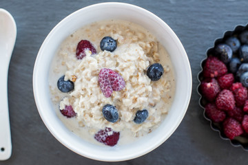 Oatmeal porridge with berries