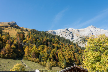 Obraz premium Autumn in the karwendel mountains