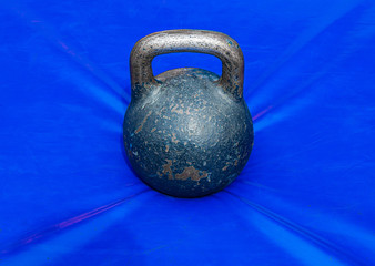 Obraz na płótnie Canvas Close-up kettlebell sports equipment weight on the floor