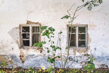 Fenster an einem verlassenen Haus