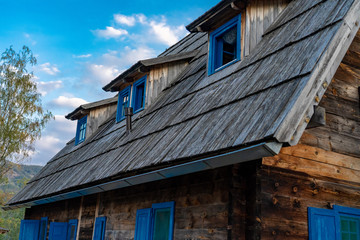Fototapeta na wymiar Old wooden roof
