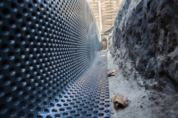 Hydroisilization of ground floor fundam using a bucket film