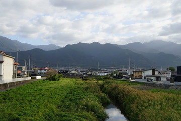 Fototapeta premium 山の麓