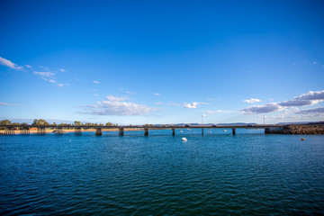 Fototapeta na wymiar Brücke über dem Meer