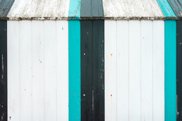 Obraz na płótnie Canvas bande de couleurs blanches bleues et noires sur du bois