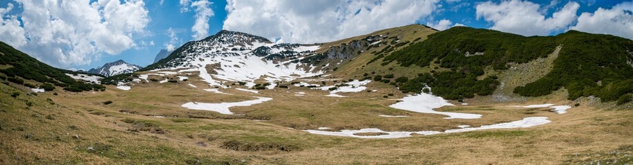  panorama of a plateu in the alps